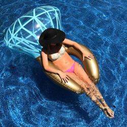 Perfect float with inflatable Diamond Float for Summer Water swim